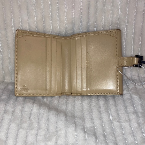 Gucci🌹🌹🌹 Beige Leather Wallet with Silver Hardware - Picture 2 of 9